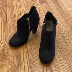 Mossimo | Black Suede Ankle Boots | Size 7.5